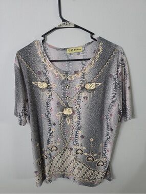 Women’s T.C. Fashion Gray Floral Embellished Short Sleeve Top